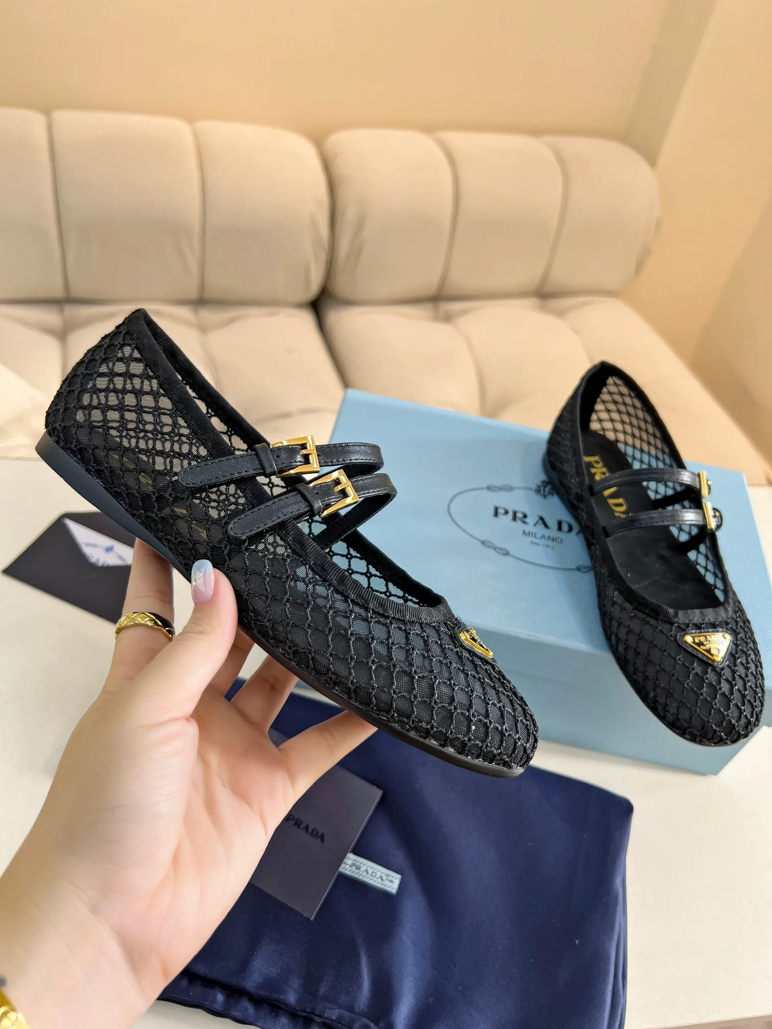 👟👟Ex-factory price 520👟👟 PRADA💝💝25ss💯💯💯New British style dancing shoes Small leather loafers - retro fashion classic items New products created at the first major show of Paris Fashion Week Inspirations are cleverly combined by the D chief designer on the perfect shoe shape. Matched with brand buckles, it is more fashionable. Upper: imported rhombus lining: cowhide lining sole: original [Fireworks][Fireworks] 1:1 molded foam sole Size: 35-41 yards